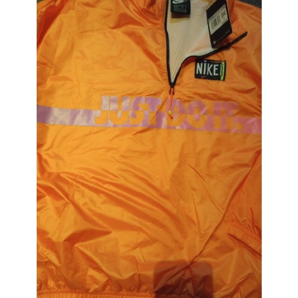 NIKE Just Do It Windbreaker. Pullover. OFFERS WELCOMED. Pit to Pit is 26”: - Picture 3 of 6